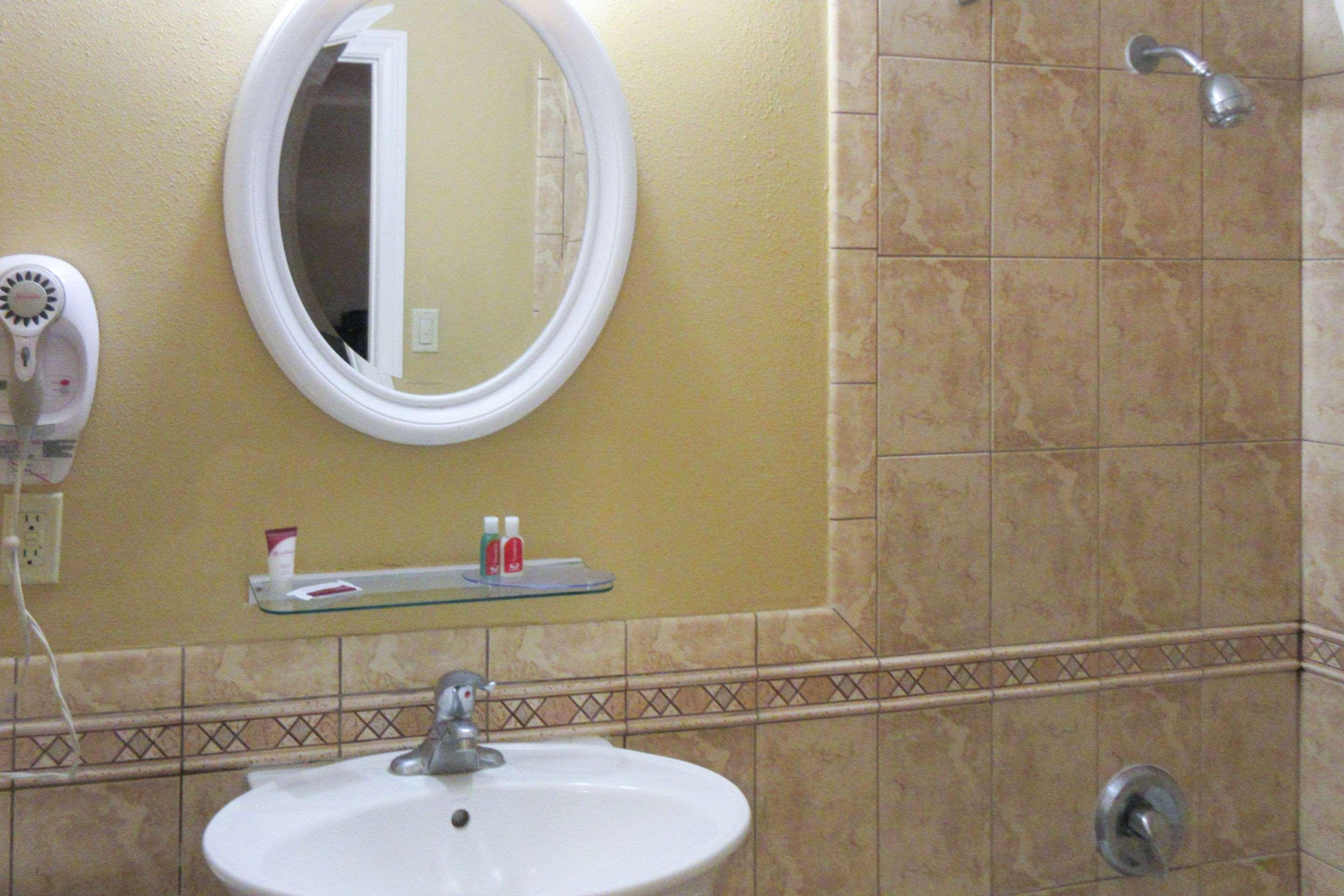 Hotel Econo 2*