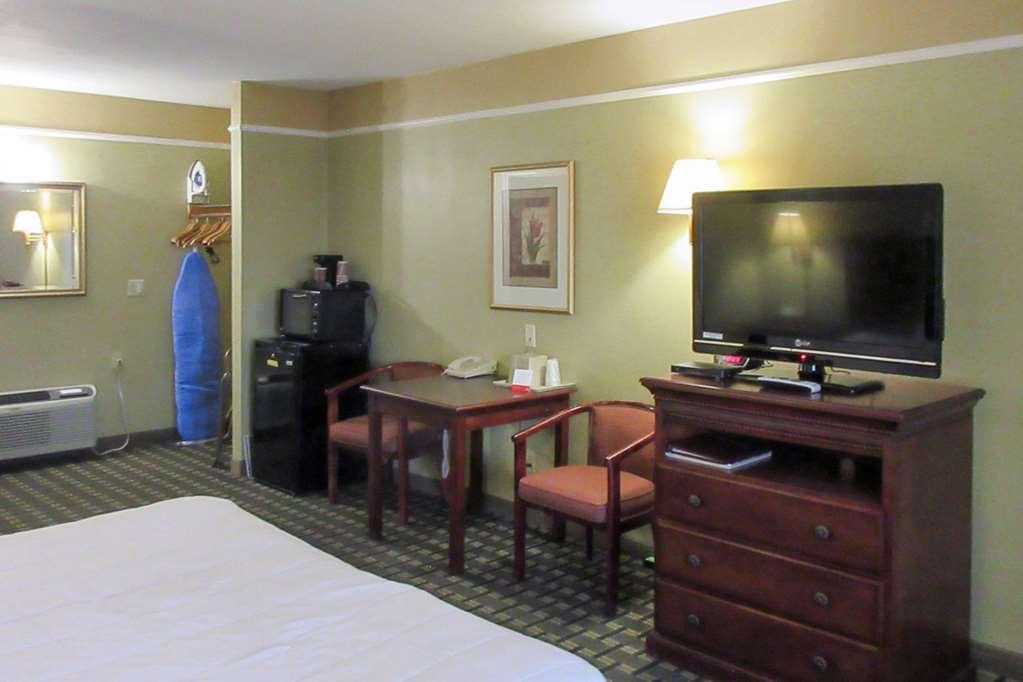 Econo Hotel 2*