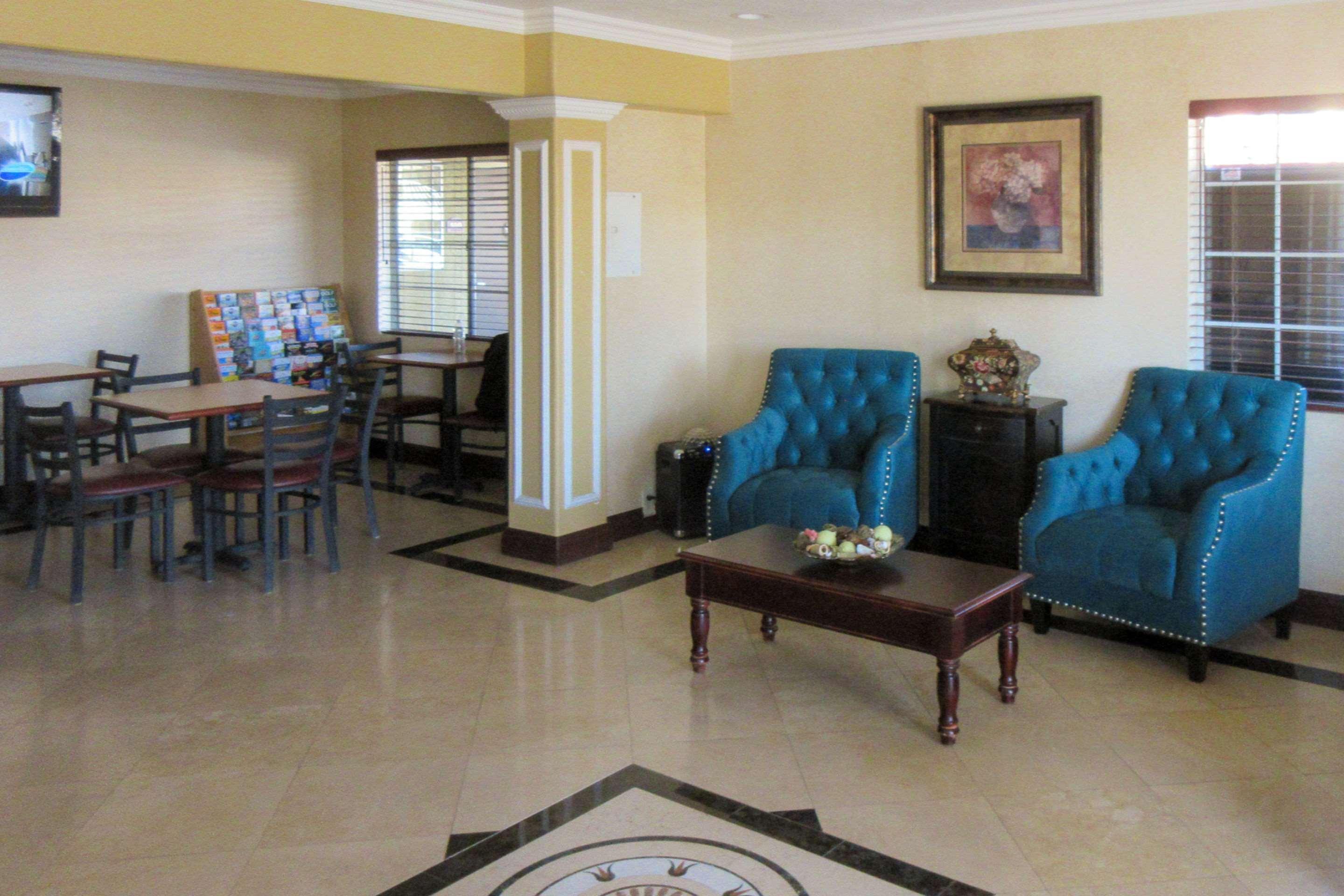 Econo Hotel 2*