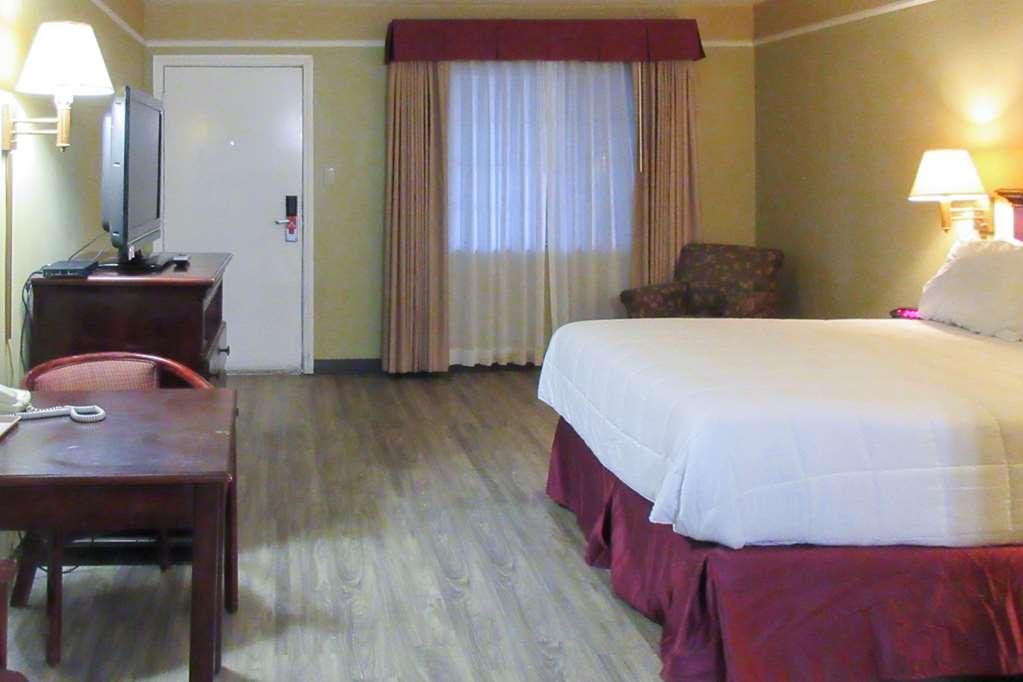 Econo Hotel